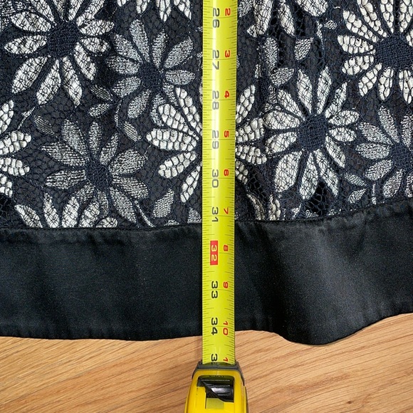 MARC by MARC JACOBS black multi daisy floral lace dress. Size 4 - Picture 11 of 16